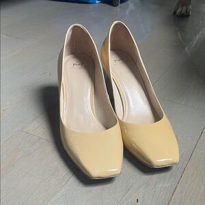 Women's Tan Pumps